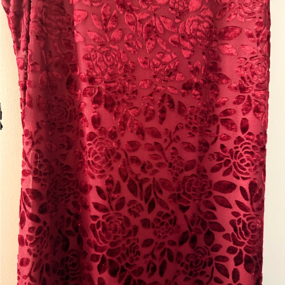 La Belle Wine Red Floral Velvet Midi Dress - Picture 2 of 3